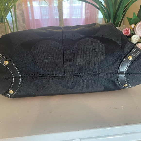 MAKE ME AN OFFER ::: COACH bag - 9” high with dust bag included - Picture 4 of 13